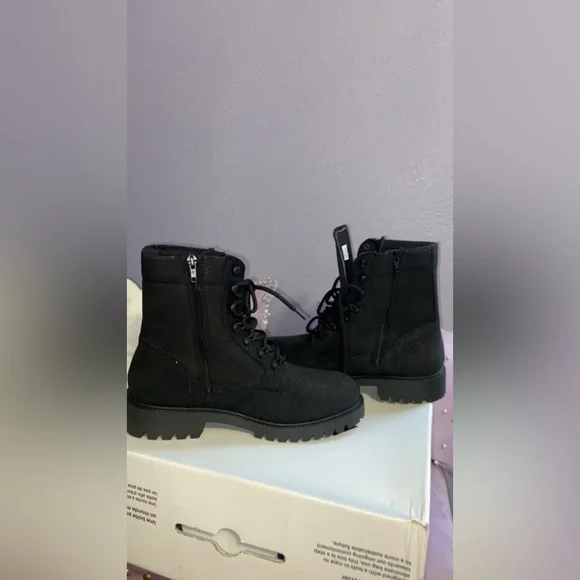 (SOLD)ALDO NWT BLACK WITH SILVER SPARKLE CUTE FOR FALL BOOTS - Picture 2 of 8